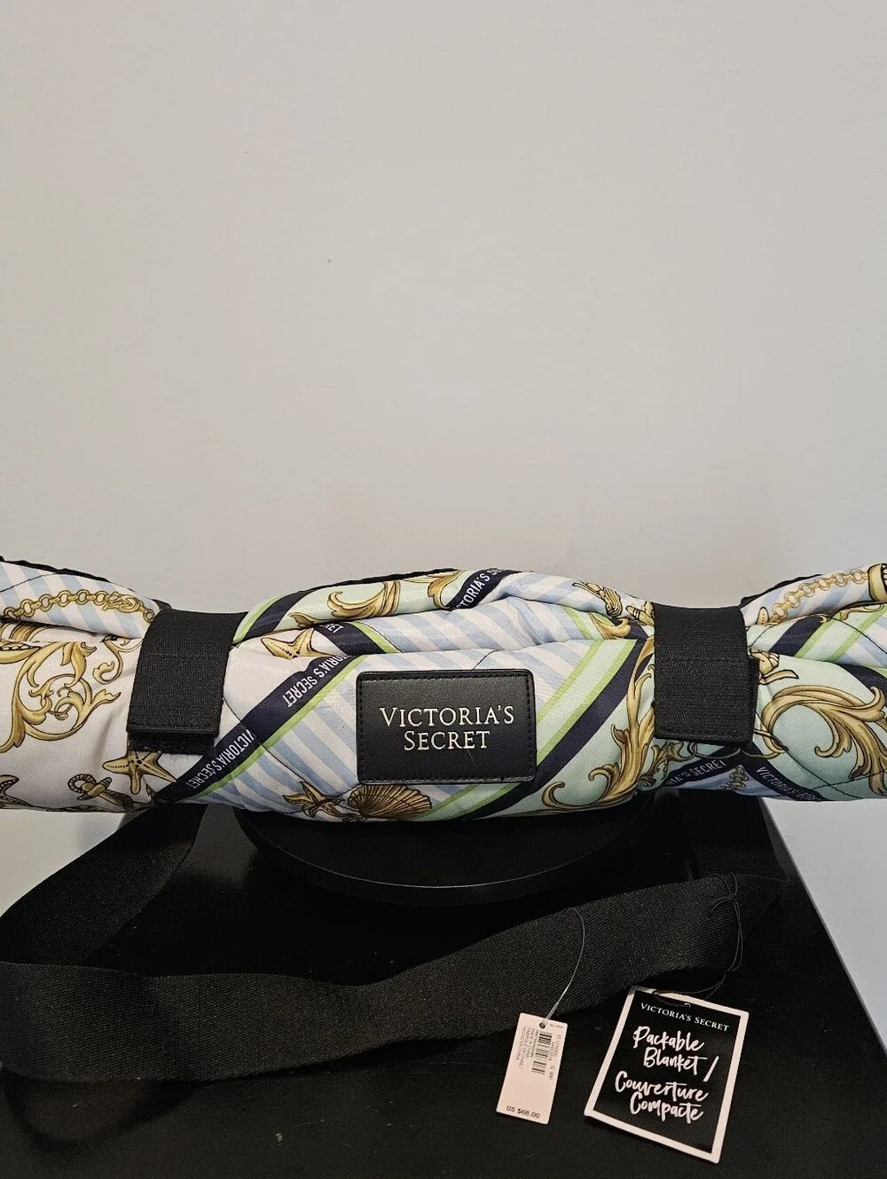 Victoria's Secret Limited Edition Graphic Fold-and-Pack Blanket 2019.